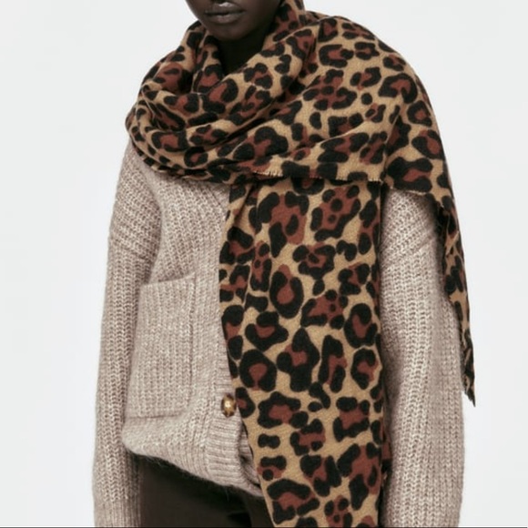 Zara Accessories - ZARA Animal Print Soft Scarf